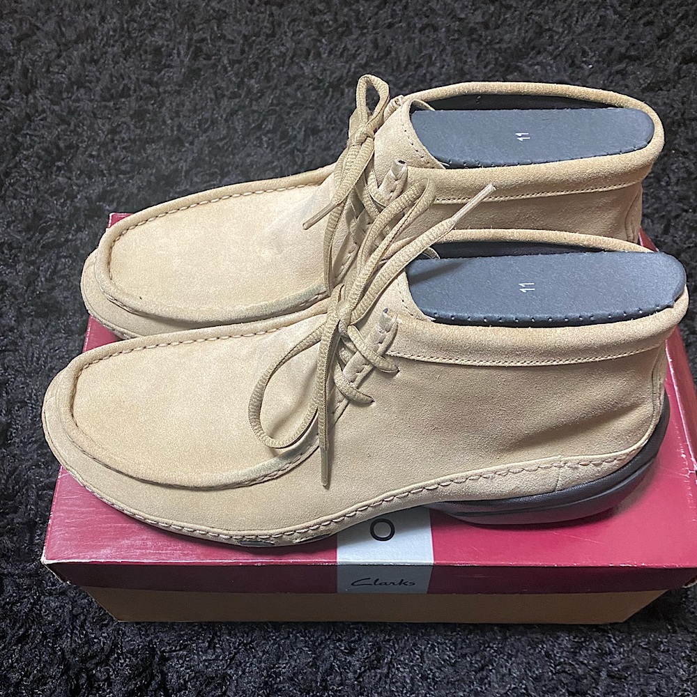 CLARKS PR!VO SAND COLORED SUEDE BOOT